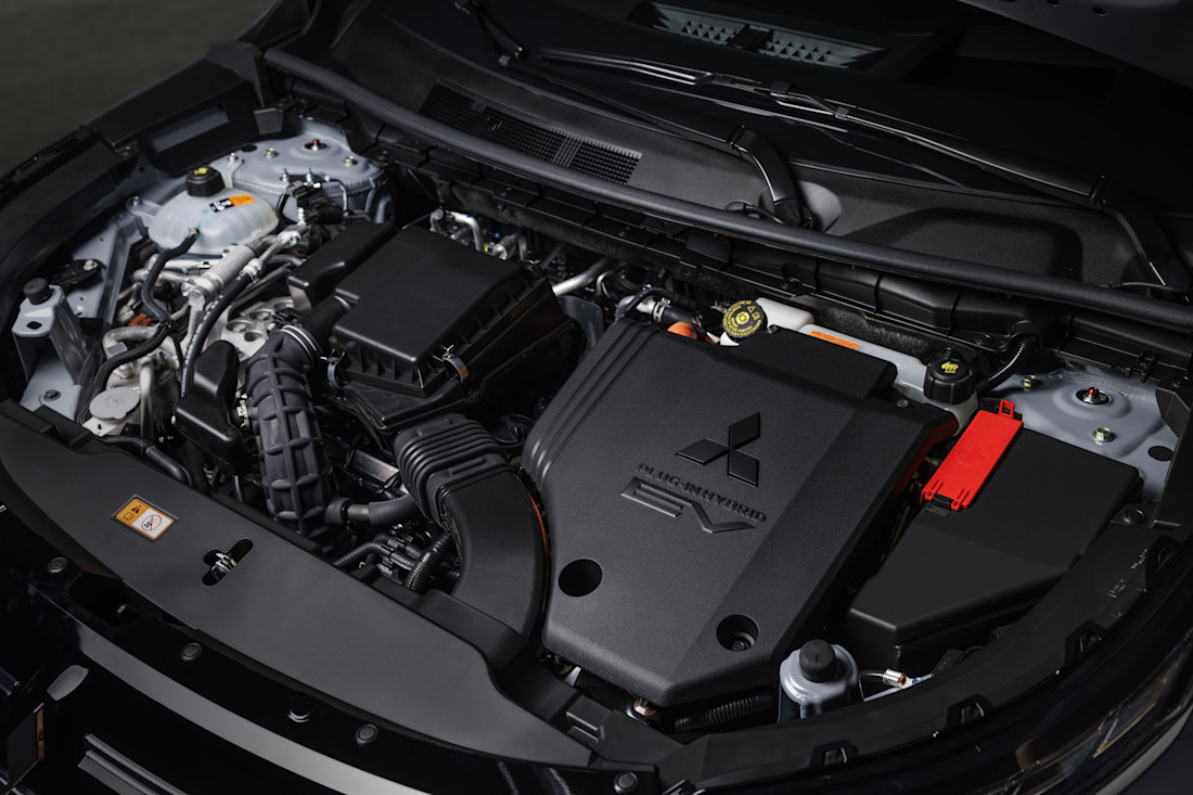zo-gaat-de-nieuwe-mitsubishi-outlander-phev-2025-zijn-concurrenten-te-lijf-2024-08.jpg