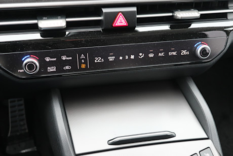 2026 Kia Sportage PHEV Review Body Image