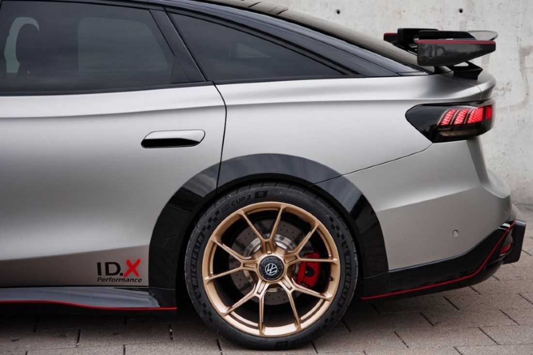 Volkswagen-ID.X_Performance_Concept-2023-1024-09.jpg