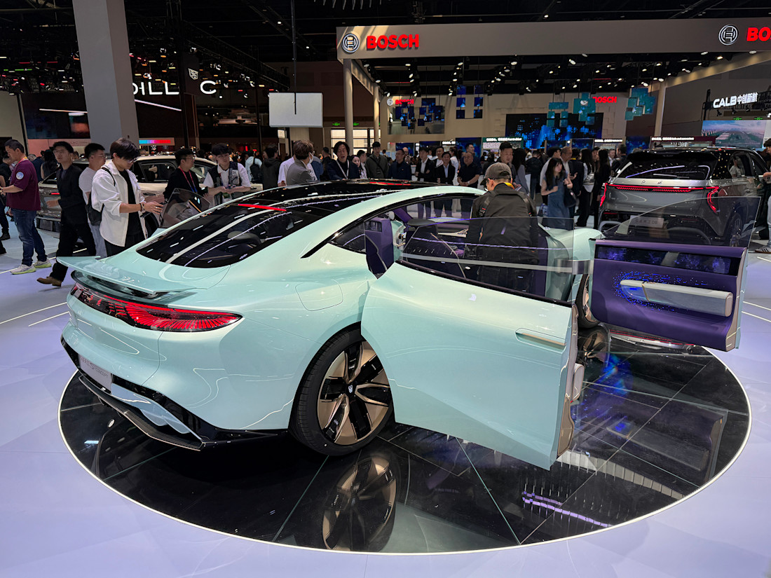 Hongqi rear.jpg