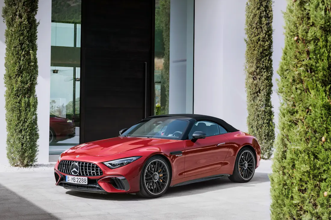 Mercedes-AMG SL (2022) statisch, vooraanzicht Mercedes-AMG SL (2022) statisch, vooraanzicht