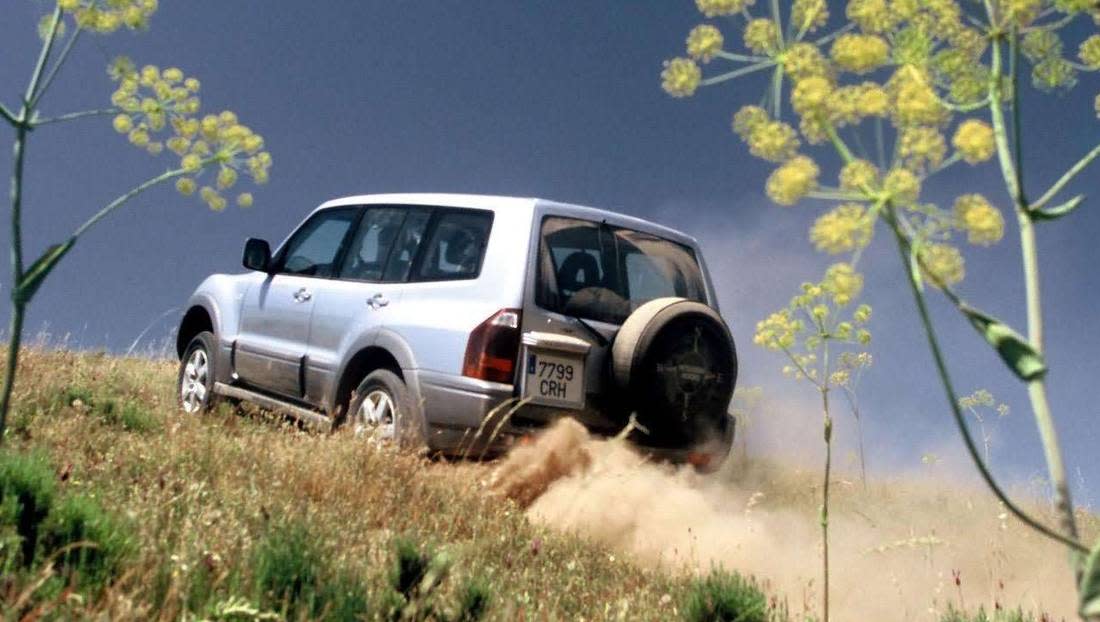 23DRyHFswzGtLeyn1YUbBu-541d04ada53cd4a69661de74b81ad657-mitsubishi-montero-back-1100