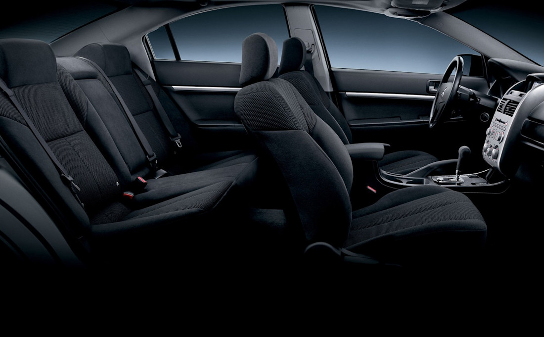 mitsubishi-galant-seats