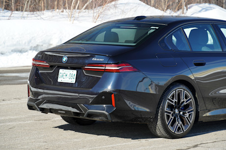 BMW 550e xDrive 2025 : essai routier Image