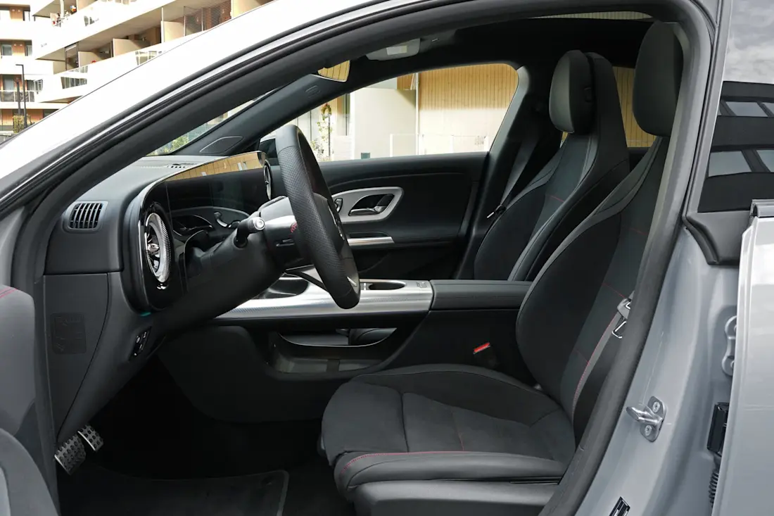 Mercedes Benz CLA 200 4Matic Hybrid 2026_Vordersitze
