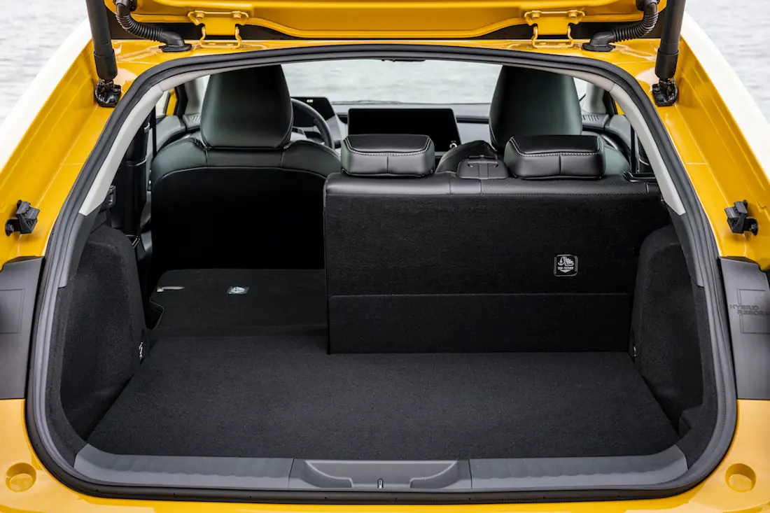 Toyota Prius (2023) boot