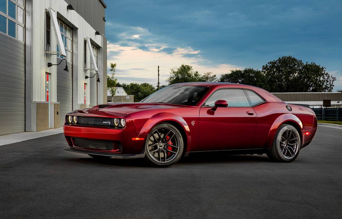 1npmOHM1jhUS4xnQVISvRx-85d0dd6e3f5b7cabf89f14ef355b3878-dodge-challenger-side-1100