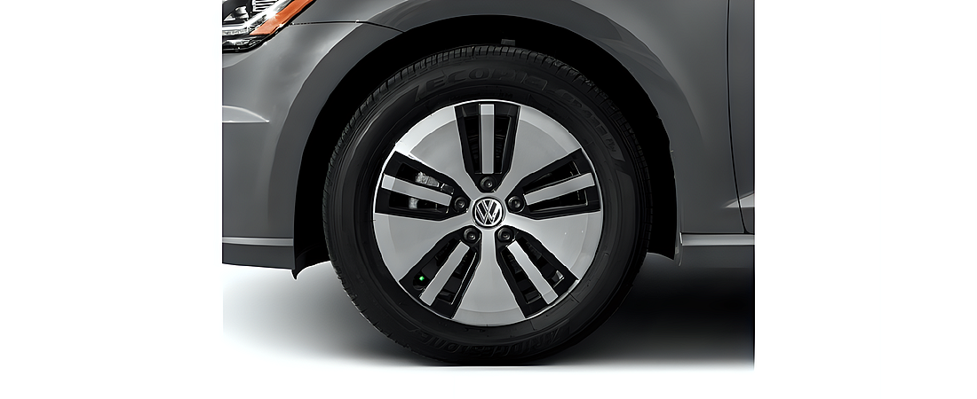 Volkswagen E-Golf 2017 10
