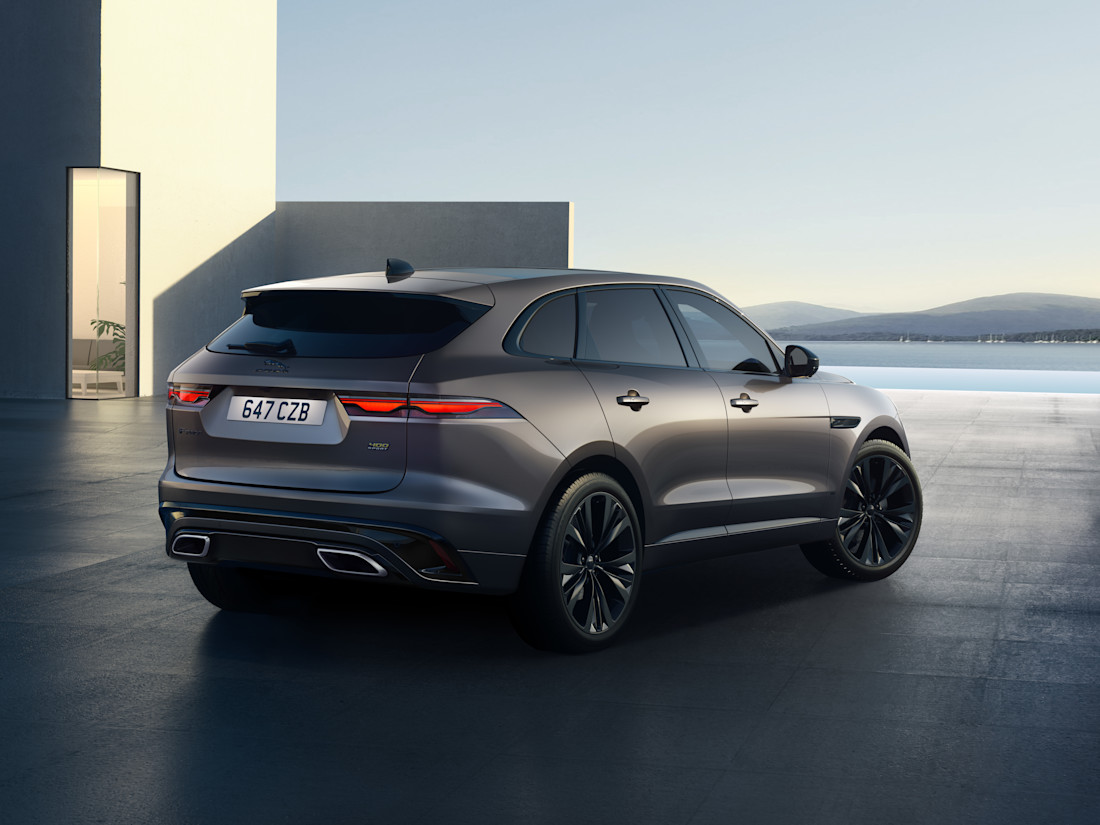Jaguar_F-PACE_23MY_400_SPORT_Exterior_Rear_3-Quarter_120422