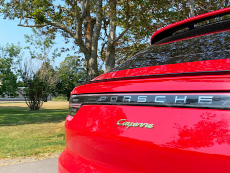 Editorial 2022 porsche cayenne e hybrid coupe 07 mg