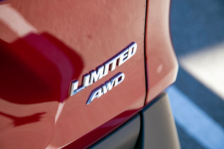 Editorial 2022 toyota rav4 limited awd 05 jw