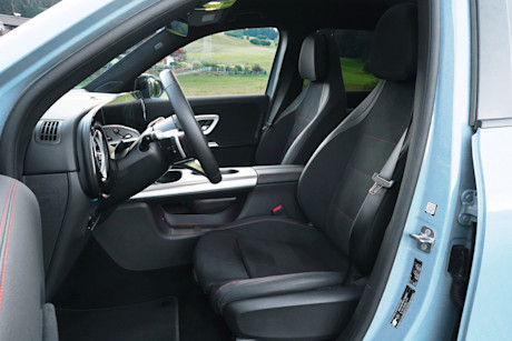 7 mercedes-benz-glb-250+-eq-2026-vordersitze