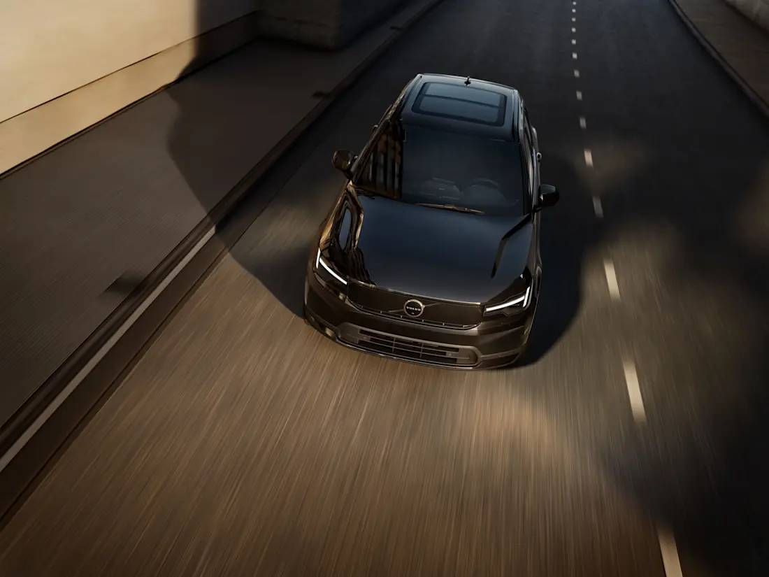 The New Volvo EX40 Exterior RollingFront Wallpaper