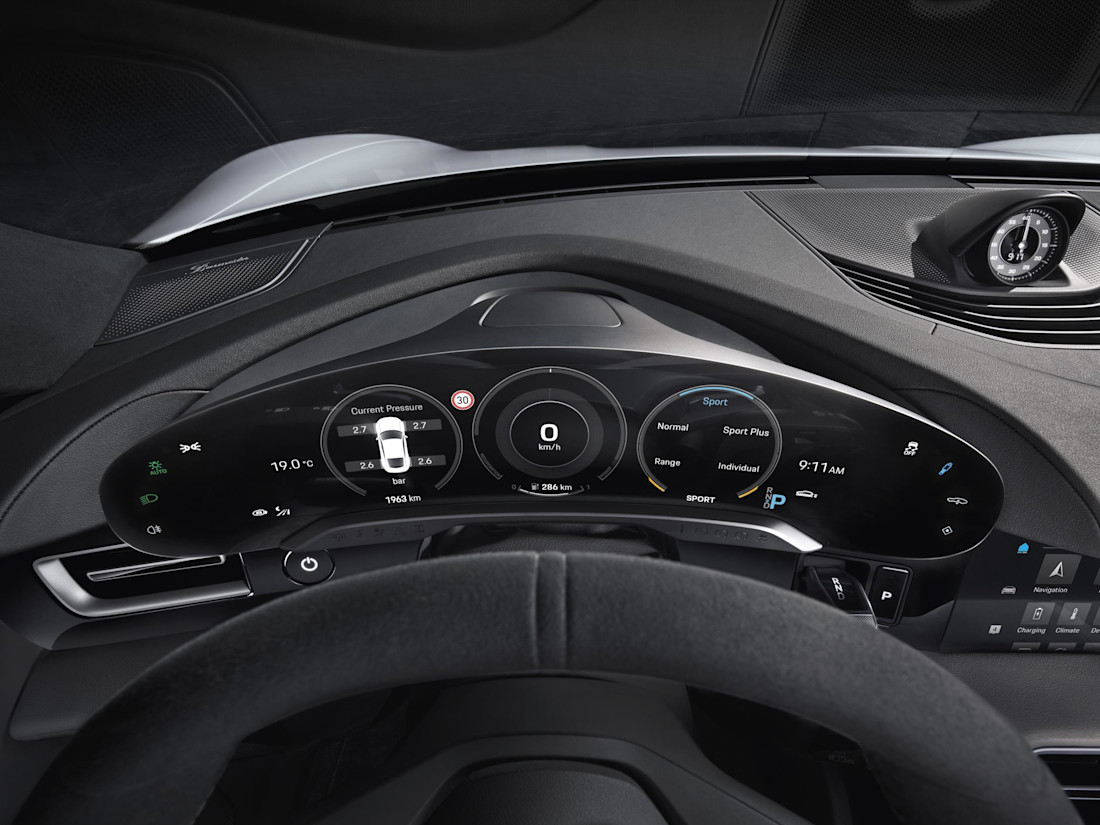 Porsche Taycan (3).jpg