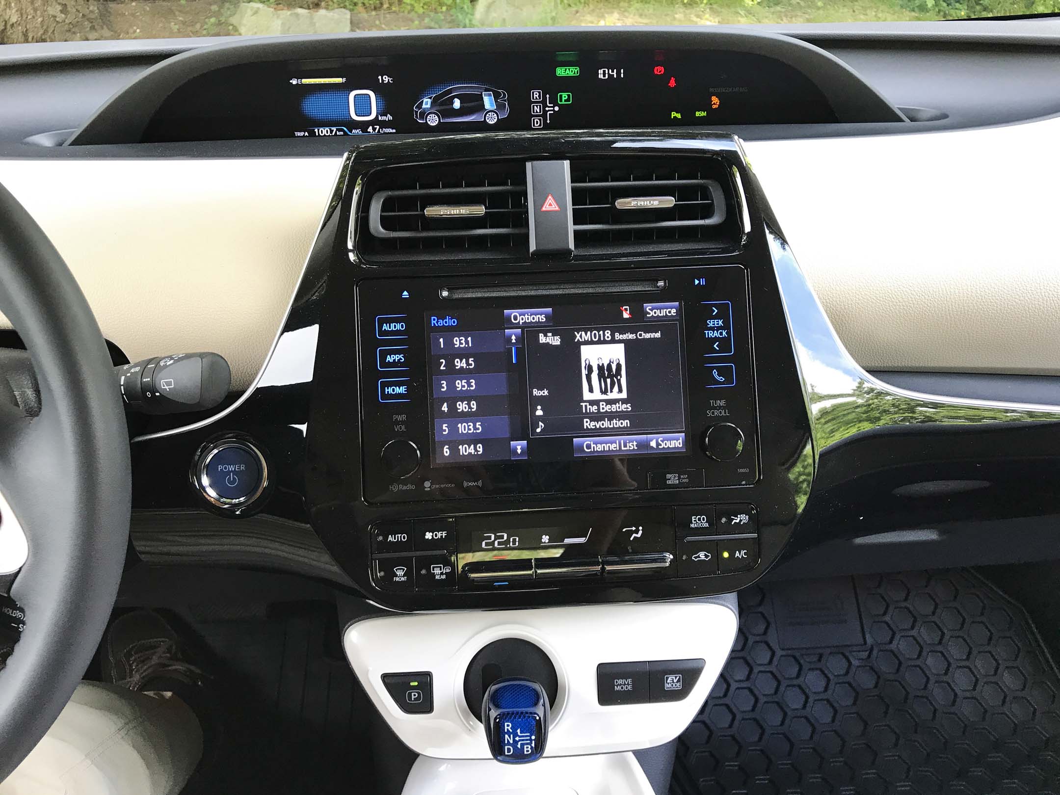 2017 Toyota Prius Technology Test Drive Review - AutoTrader.ca