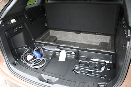 Match comparatif des VUS intermédiaires hybrides rechargeables, Édition 2024: Mazda CX-90 PHEV 2024 vs Mazda CX-70 PHEV 2025 Image