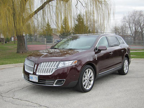 Editorial 2011 lincoln mkt jm 001 6051