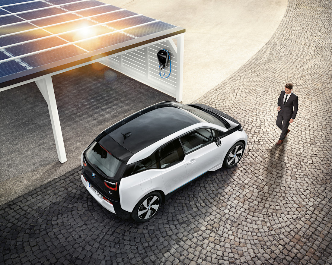 Elektroautos umweltfreundlich mit Solarenergie laden: So funktioniert's
