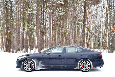 Editorial 2018 kia stinger gt limited 02 jp