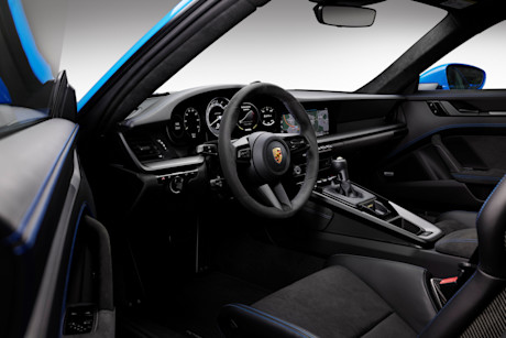 Editorial p21 0100 a3 rgb