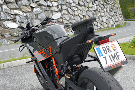 KTM 990-rc-r-2026_Heck-seitlich-links