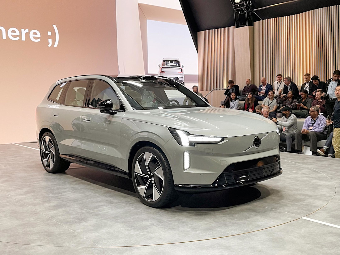 2024 Volvo EX90 First Look: New Electric SUV Has Massive Brain Power ...
