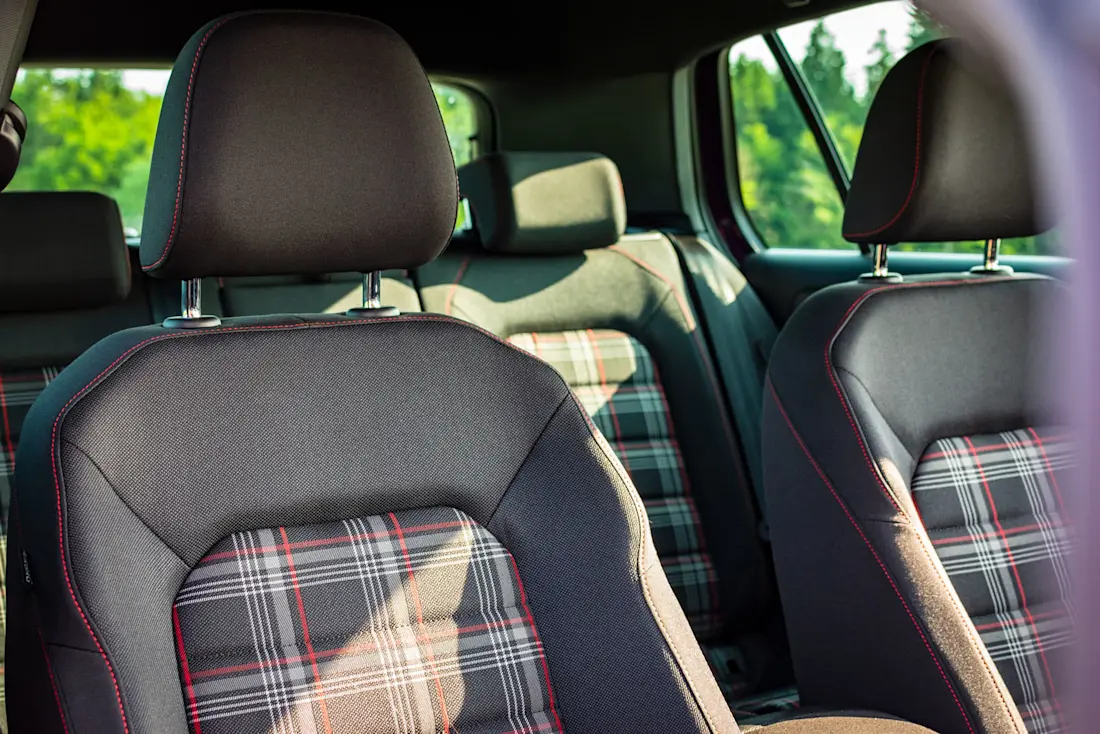 Volkswagen-Golf-GTI-Performance-Seats