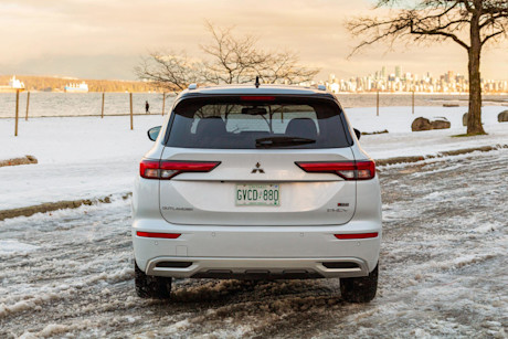Editorial 2023 mitsubishi outlander phev 06 ew