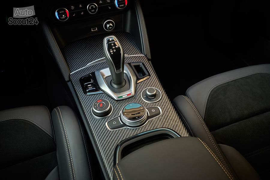 Alfa Romeo-Giulia-Stelvio-Q-100°anniversary-2023 (2).jpg