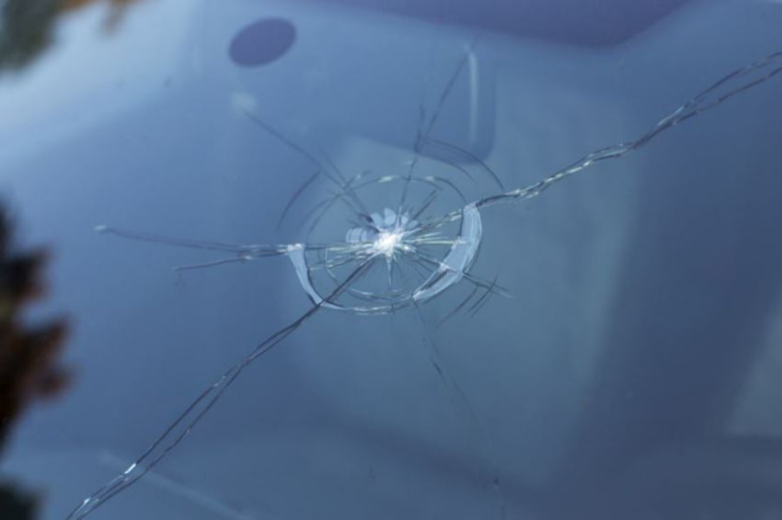 Cómo reparar la luna del coche