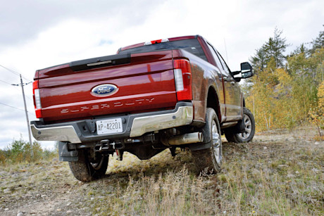 Editorial 2017 ford f 350 4x4 crew cab 03 jp