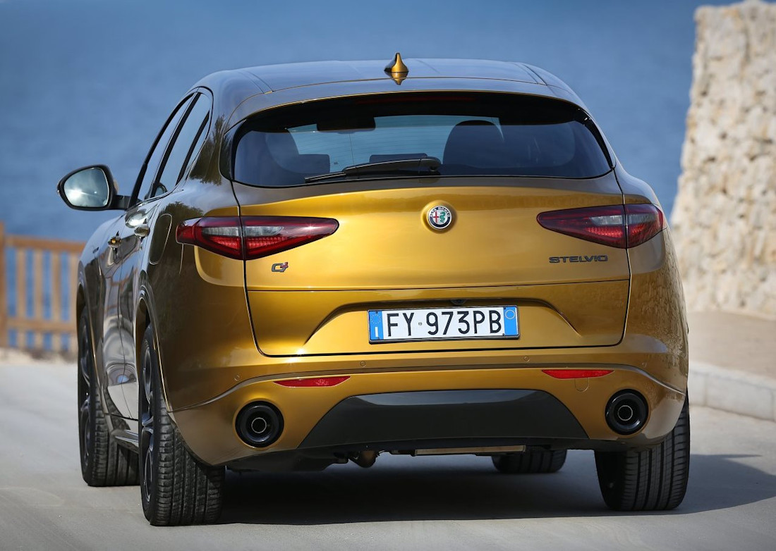 Alfa_Romeo-Stelvio-2020-1280-0b.jpg
