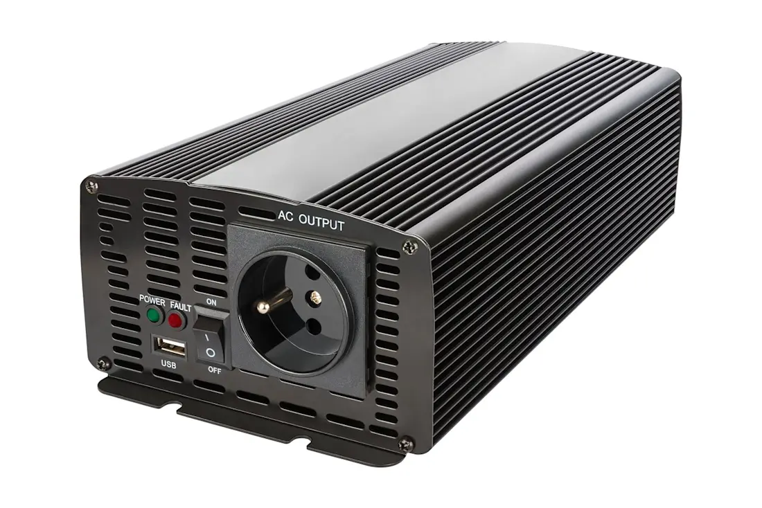 Black 1000W power inverter
