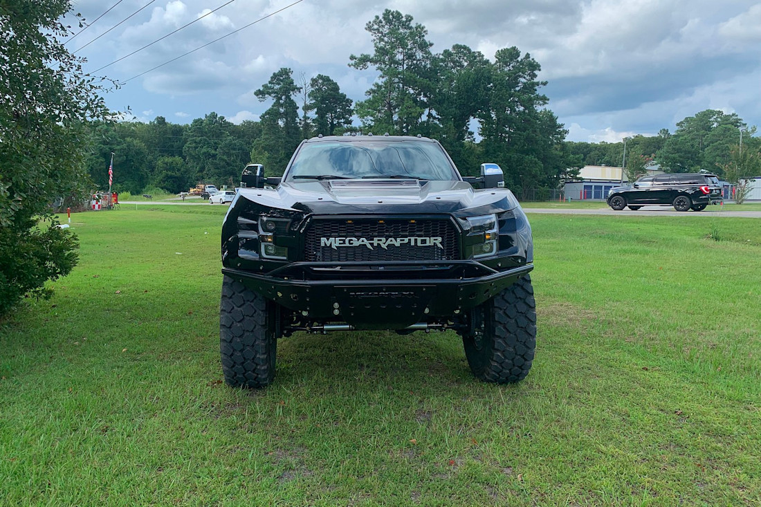 MegaRexx-ford-f250-suv-10-plazas (7).jpg