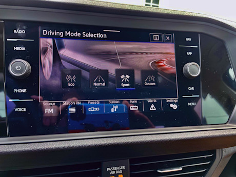 Editorial 2023 volkswagen jetta highline 18 pb