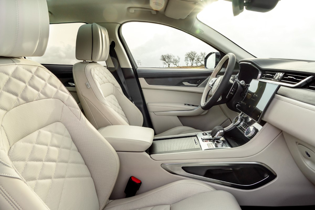 Jag_F-PACE_PHEV_21MY_Portofino_Blue_Interior_100321_9670