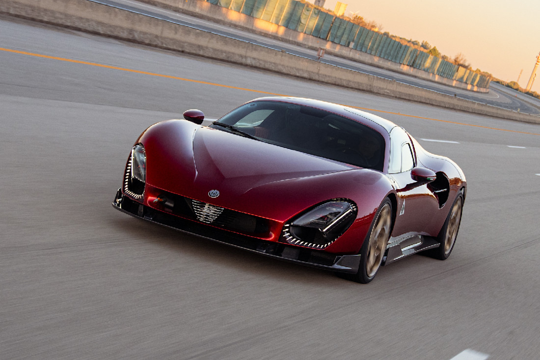 Alfa-Romeo-33-Stradale (19).jpg