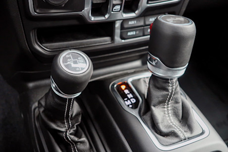 Editorial 2023 jeep wrangler sahara 4xe 33 jm