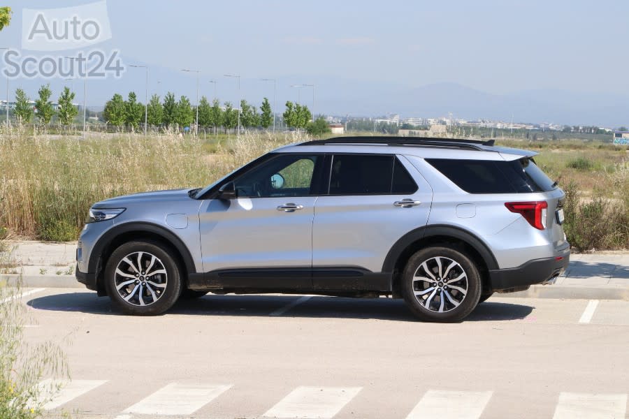 ford-explorer.phev.22.41.jpg