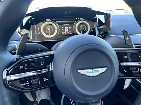 Editorial 2025 aston martin vantage mb 23