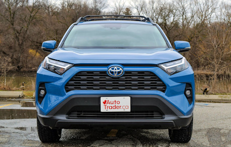 Editorial 2023 toyota rav4 xle hybrid 230619 01 sha