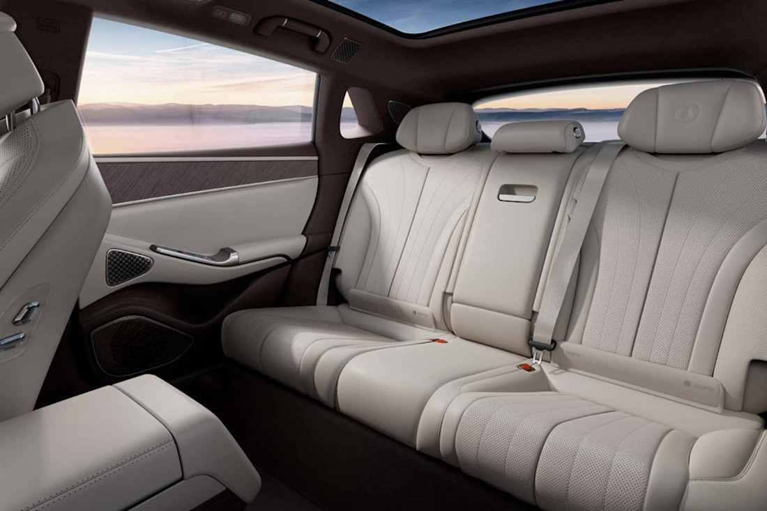 denza-z9-gt-interior (5).jpg