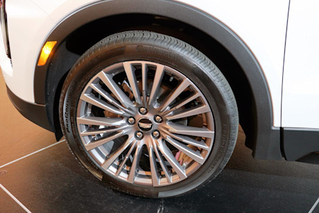Editorial 2024 cadillac xt4 premium luxury p 230630 07 jm