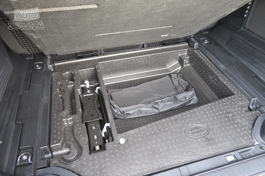 21_land_rover_defender_110_V8.JPG
