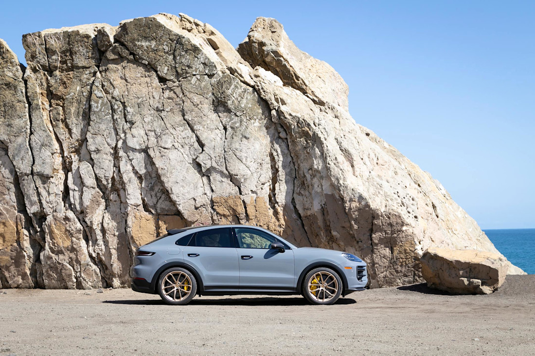 Editorial 2024 porsche cayenne coupe 02 jw