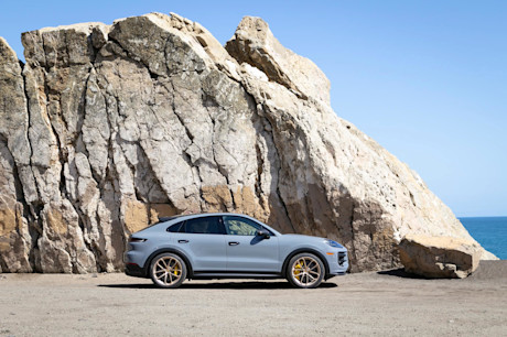 Editorial 2024 porsche cayenne coupe 02 jw