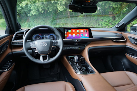 Editorial 2025 toyota crown signia di 6