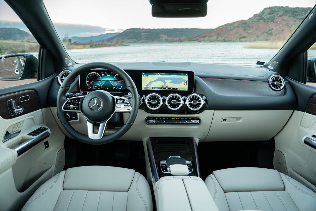Mercedes-Benz B 180 dashboard