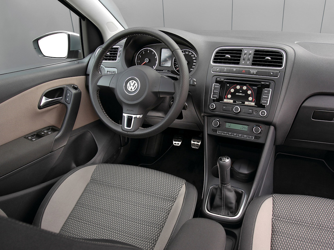 volkswagen crosspolo interior
