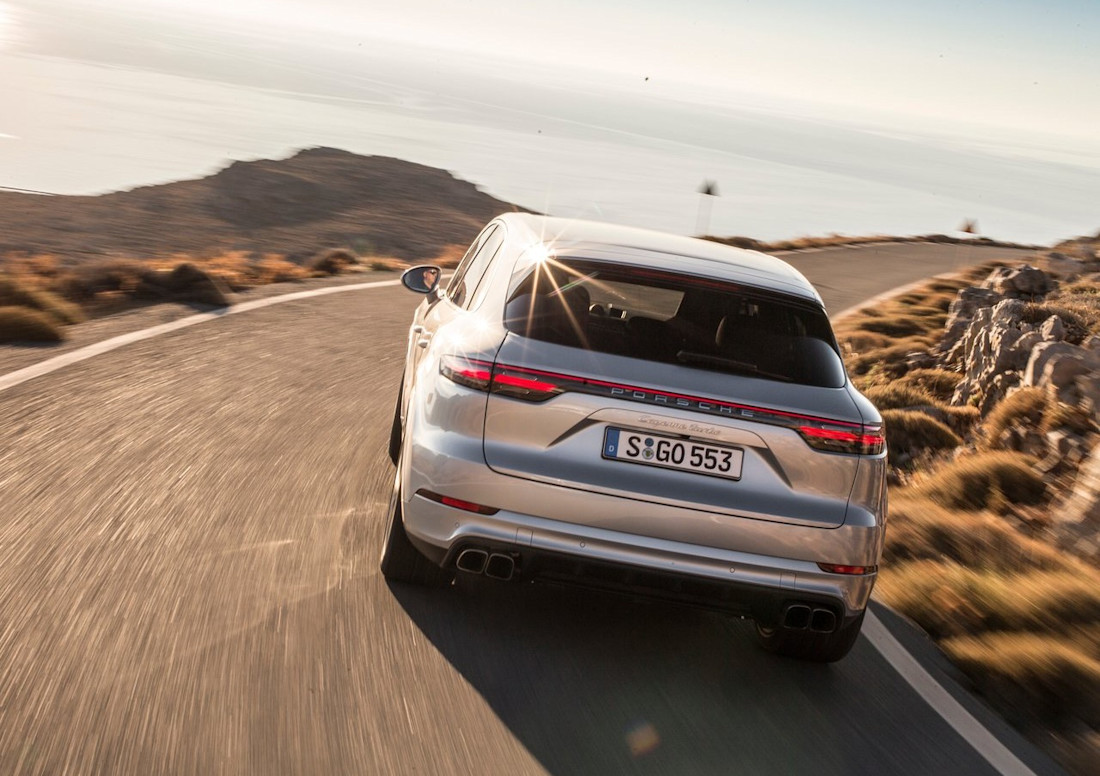 Porsche-Cayenne Turbo-2018 3